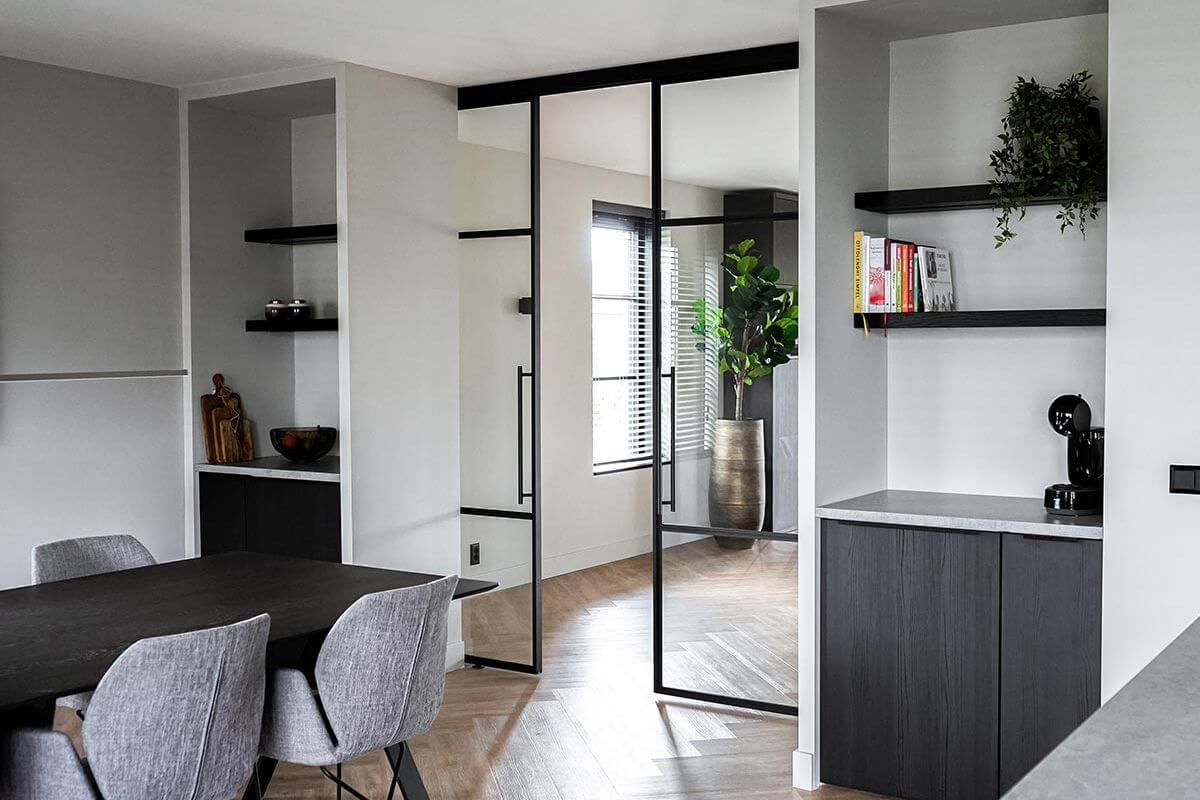 Zwarte schuifdeur metaal